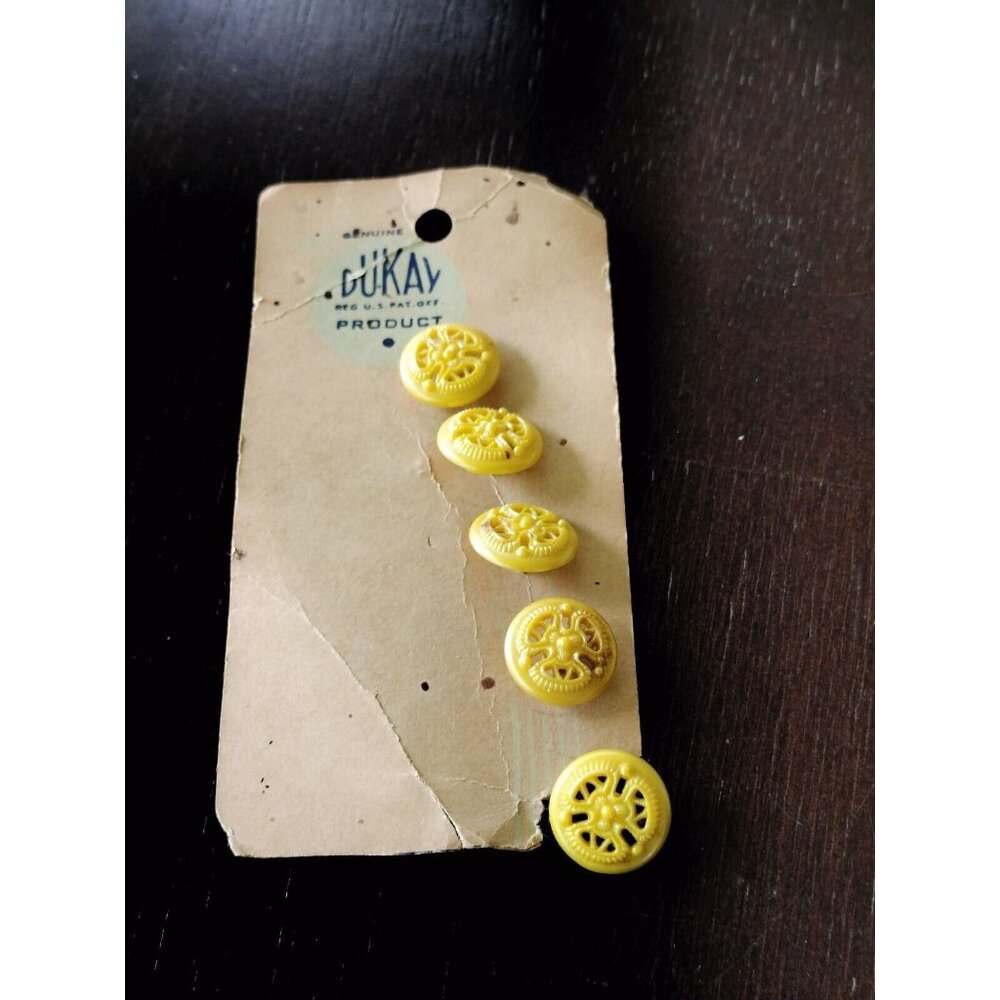 4/$20 VTG Dukay Plastic Buttons Yellow Set Of 5 Open worked 5/8" Fancy On Card